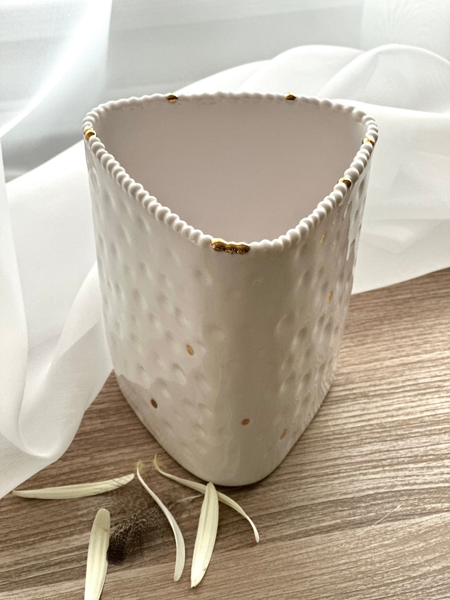 Triangle pearl vase